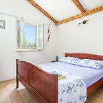 Feriehus Secluded House With A Parking Space Supetar, Brac - 17330 *