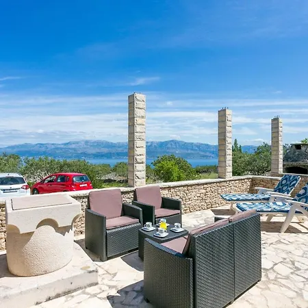 Secluded House With A Parking Space Supetar, Brac - 17330 * Супетар