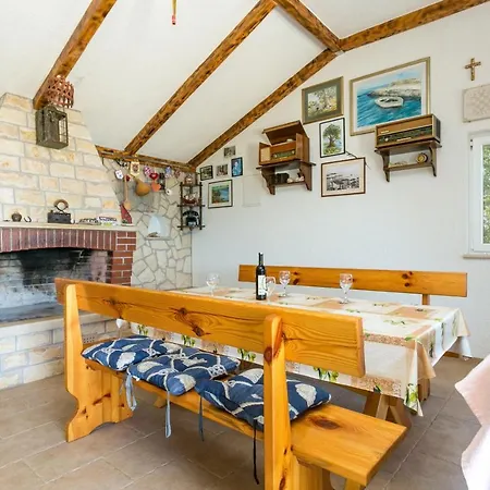 Secluded House With A Parking Space Supetar, Brac - 17330 Супетар