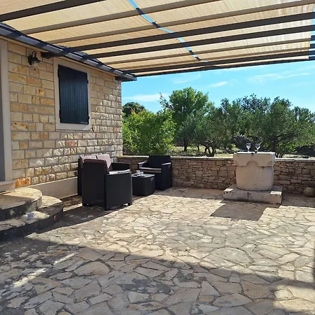 Secluded House With A Parking Space Supetar, Brac - 17330